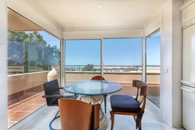 Middle Floor Apartment in Nueva Andalucía