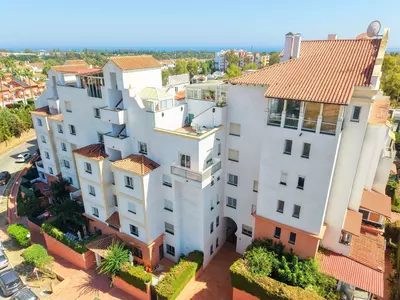 Middle Floor Apartment in Estepona