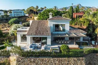 Detached Villa in Nueva Andalucía