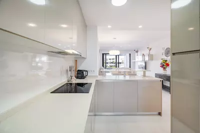 Middle Floor Apartment in Estepona