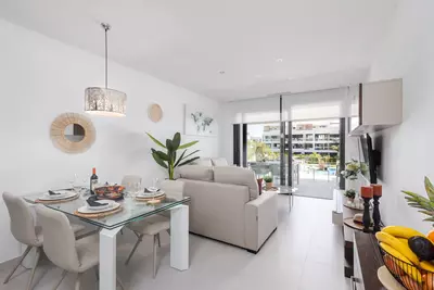 Middle Floor Apartment in Estepona