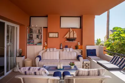 Middle Floor Apartment in Estepona