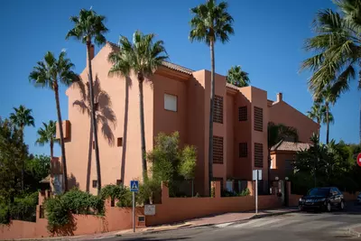 Middle Floor Apartment in Estepona