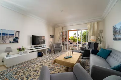Middle Floor Apartment in Estepona