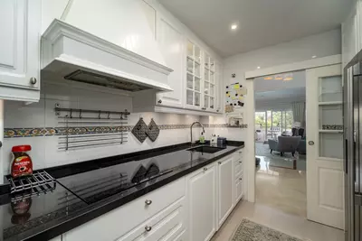 Middle Floor Apartment in Estepona