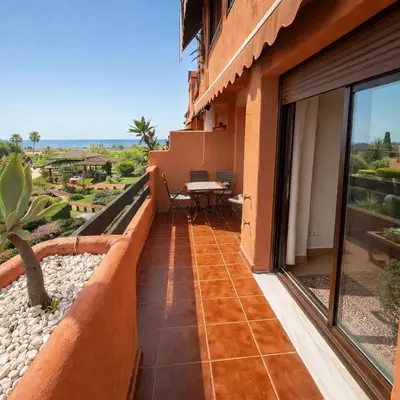 Middle Floor Apartment in Estepona