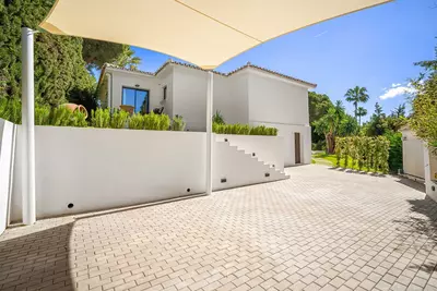 Detached Villa in Nueva Andalucía