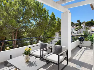Top Floor Apartment in Nueva Andalucía