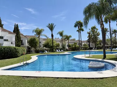 Top Floor Apartment in Nueva Andalucía