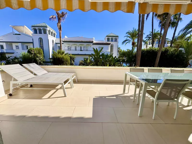 Middle Floor Apartment in Estepona