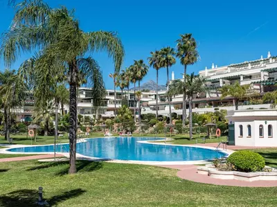 Middle Floor Apartment in Nueva Andalucía