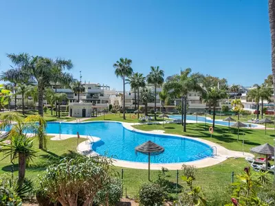 Middle Floor Apartment in Nueva Andalucía