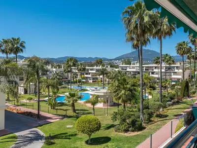 Middle Floor Apartment in Nueva Andalucía