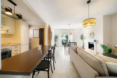 Middle Floor Apartment in Nueva Andalucía