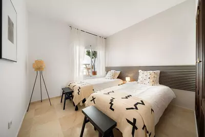 Middle Floor Apartment in Nueva Andalucía