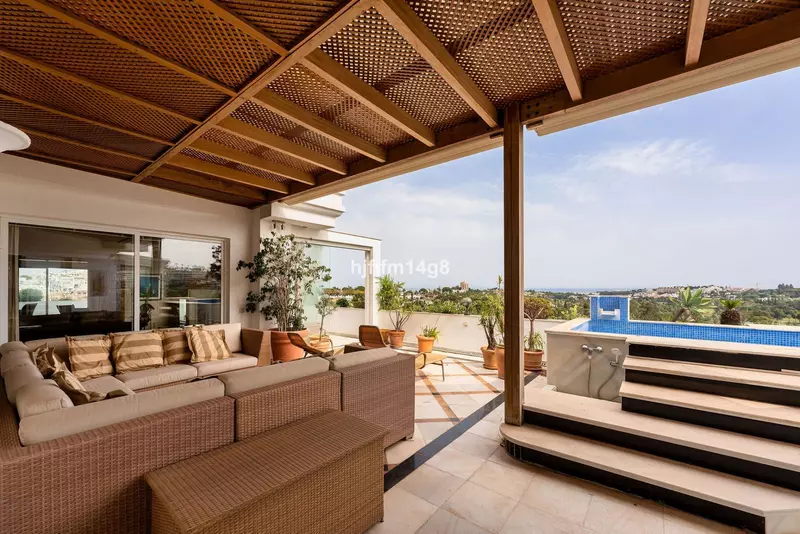 Penthouse in Nueva Andalucía