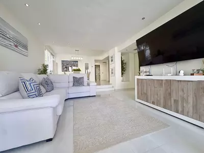Middle Floor Apartment in Elviria