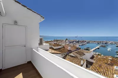 Top Floor Apartment in Puerto Banús