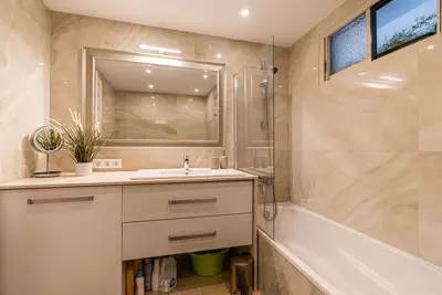 Middle Floor Apartment in Estepona