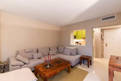 Middle Floor Apartment in Estepona