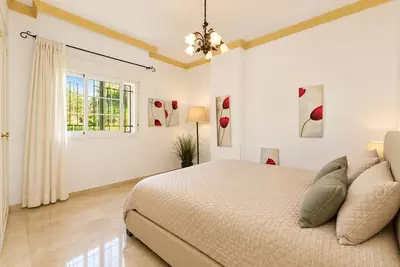 Middle Floor Apartment in Nueva Andalucía