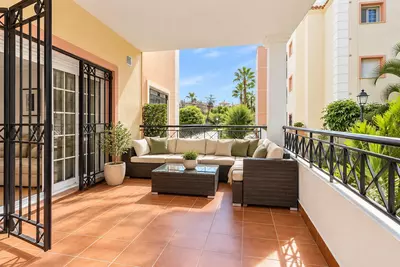 Middle Floor Apartment in Nueva Andalucía