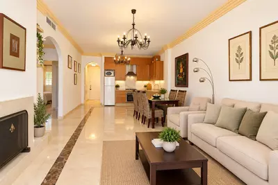 Middle Floor Apartment in Nueva Andalucía