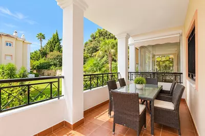 Middle Floor Apartment in Nueva Andalucía
