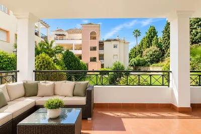 Middle Floor Apartment in Nueva Andalucía