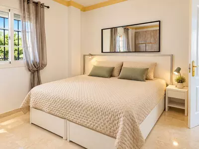 Middle Floor Apartment in Nueva Andalucía