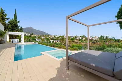 Detached Villa in Nueva Andalucía