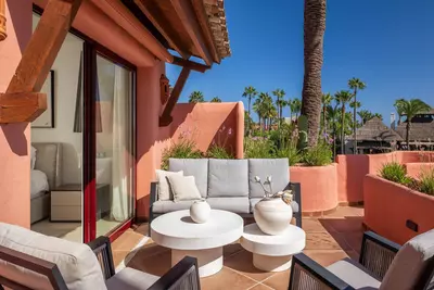 Middle Floor Apartment in Estepona