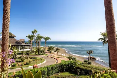 Middle Floor Apartment in Estepona