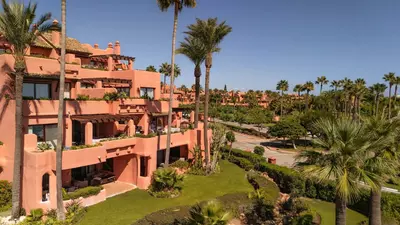 Middle Floor Apartment in Estepona