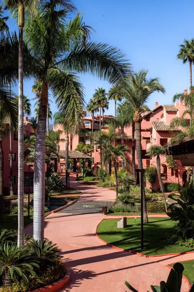 Middle Floor Apartment in Estepona