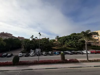 Middle Floor Apartment in Estepona