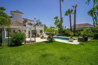 Detached Villa in Nueva Andalucía
