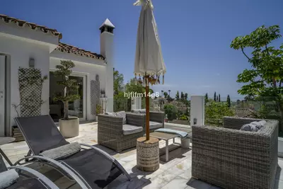 Detached Villa in Nueva Andalucía