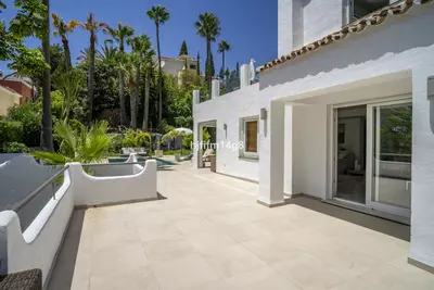 Detached Villa in Nueva Andalucía