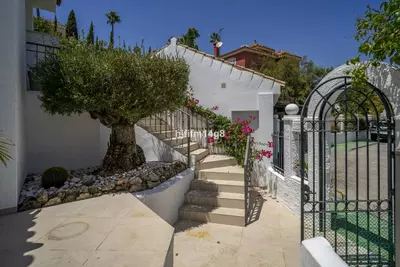 Detached Villa in Nueva Andalucía
