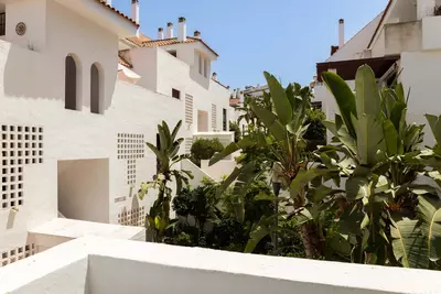 Middle Floor Apartment in Nueva Andalucía