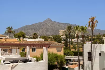 Middle Floor Apartment in Nueva Andalucía