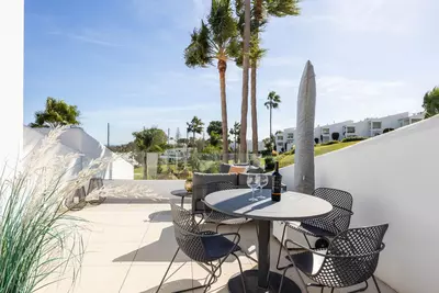 Middle Floor Apartment in Nueva Andalucía