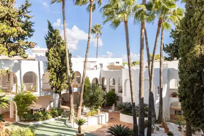 Middle Floor Apartment in Nueva Andalucía