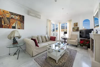 Middle Floor Apartment in Nueva Andalucía