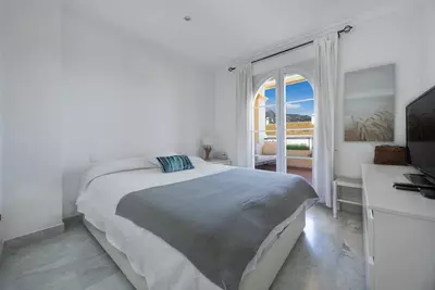 Middle Floor Apartment in Nueva Andalucía