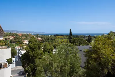 Middle Floor Apartment in Nueva Andalucía