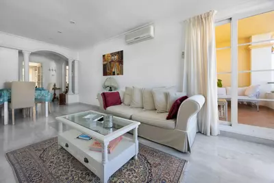 Middle Floor Apartment in Nueva Andalucía