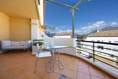 Middle Floor Apartment in Nueva Andalucía