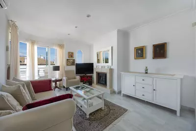 Middle Floor Apartment in Nueva Andalucía